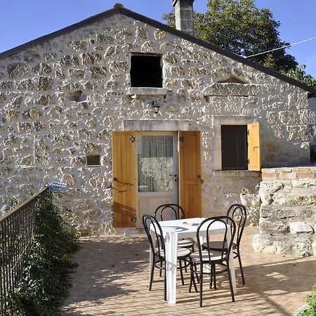 Çiftlik konaklama Tholos